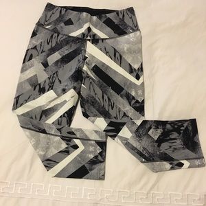 Nike Dri Fit Capri Leggings Small